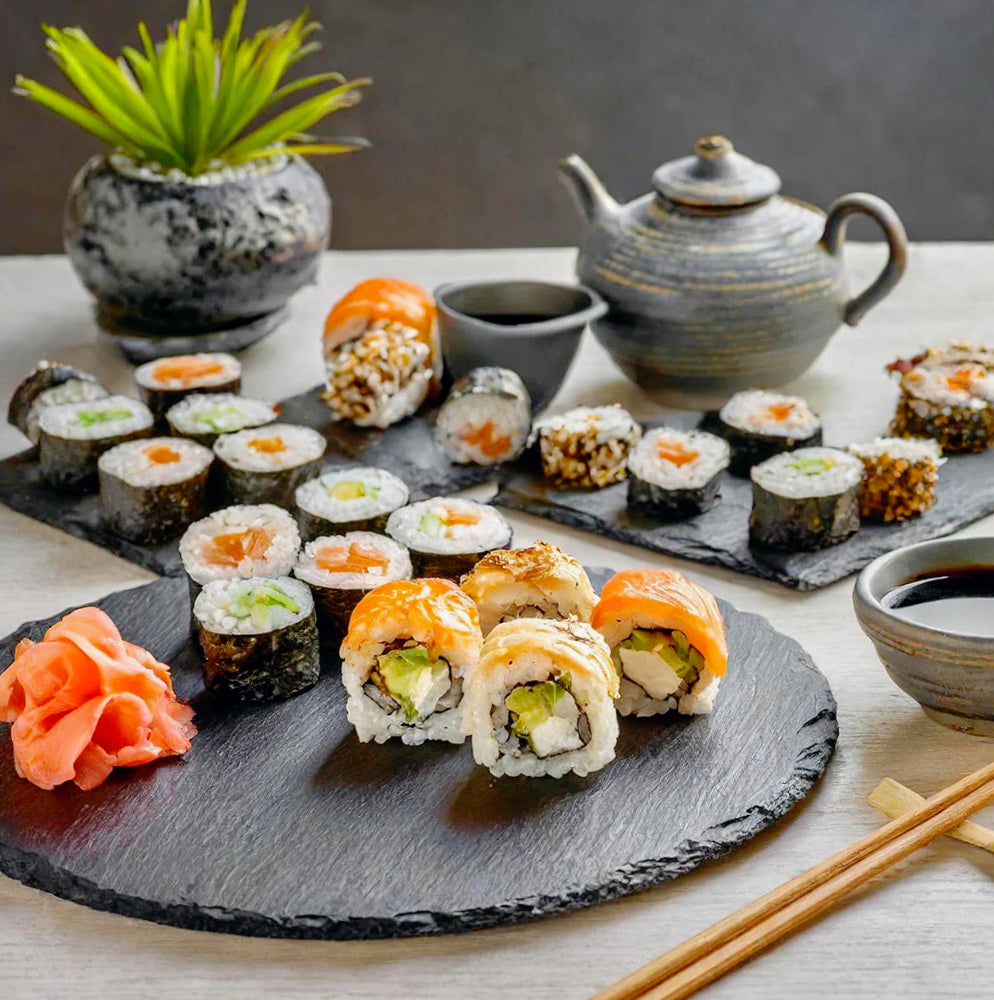 Vassoio da portata tondo in ardesia – 20 cm, eleganza rustica per aperitivi, finger food, sushi e formaggi