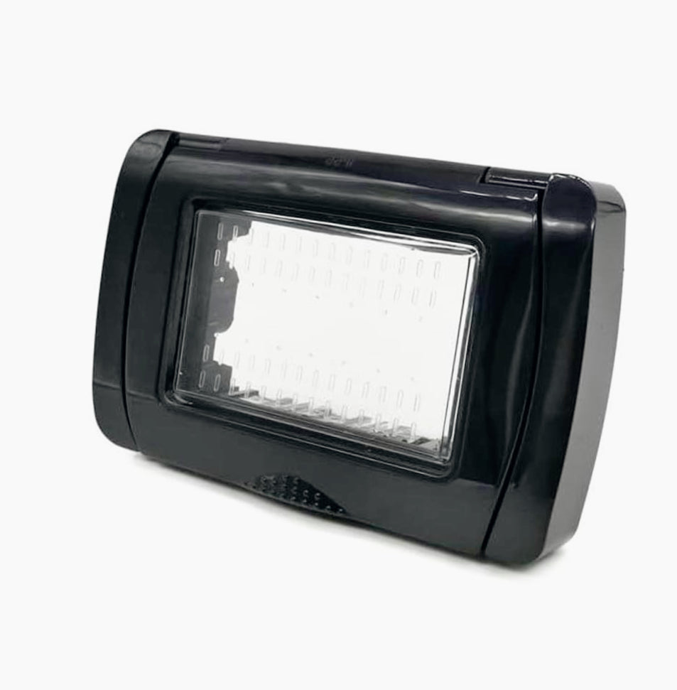 Placca idrobox IP55 nera 4 posti, compatibile Living Light International