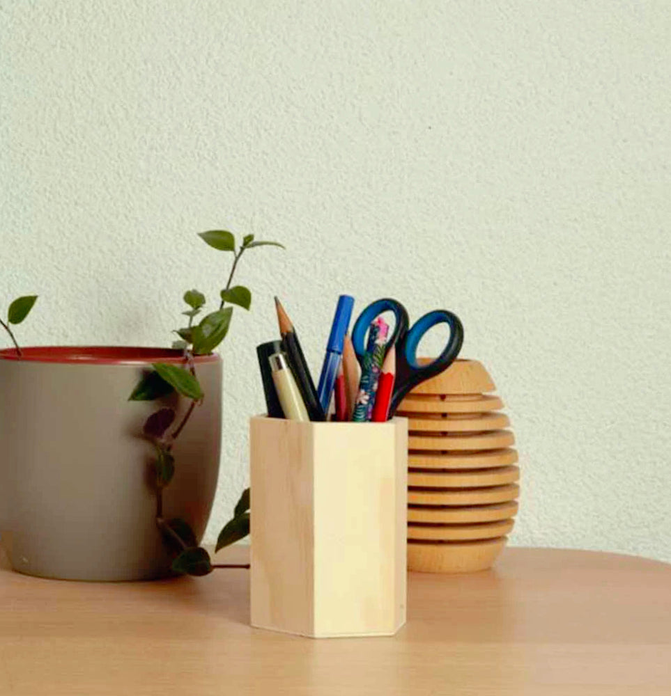 Portapenne esagonale in legno – Personalizzabile per decoupage - ambraled