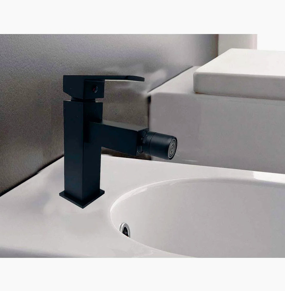 Rubinetto per bidet modello Firenze, quadrato nero opaco - elegante e moderno