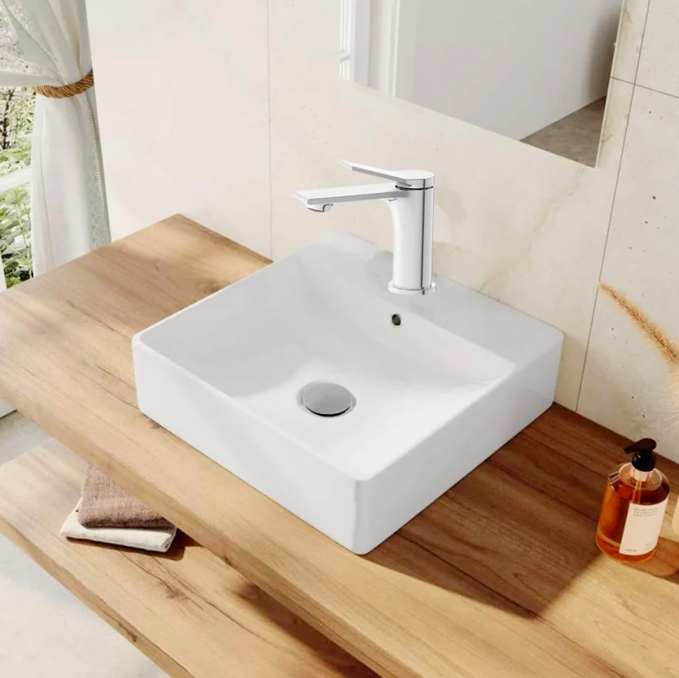 Rubinetto per lavabo bagno modello Sky, cromato lucido in ottone - design stilizzato
