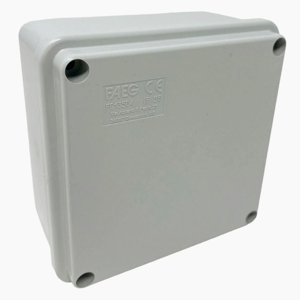 Scatola di derivazione quadrata 100x100x50 mm con coperchio IP56 viti pareti lisce - ambraled