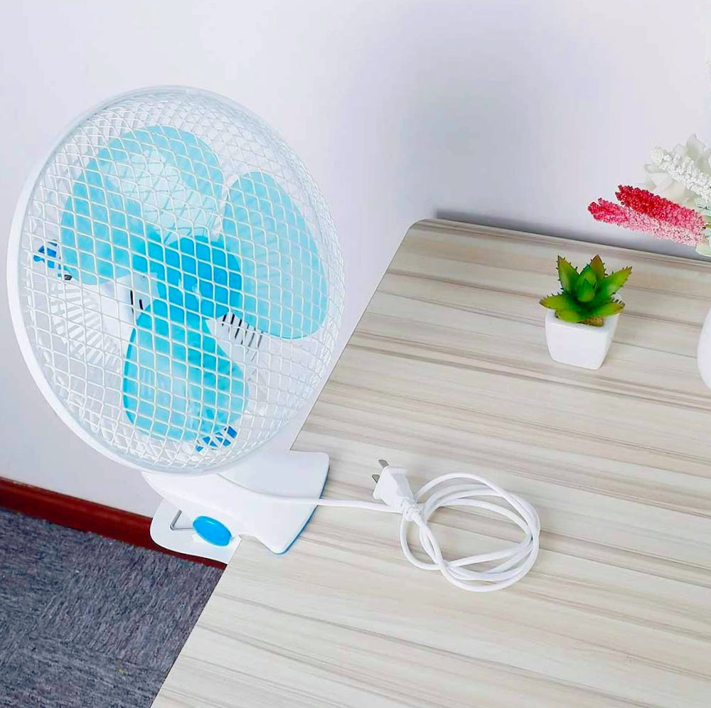 Ventilatore da tavolo a 2 velocità 30W – Oscillante con 3 pale, ideale per raffreddamento personale