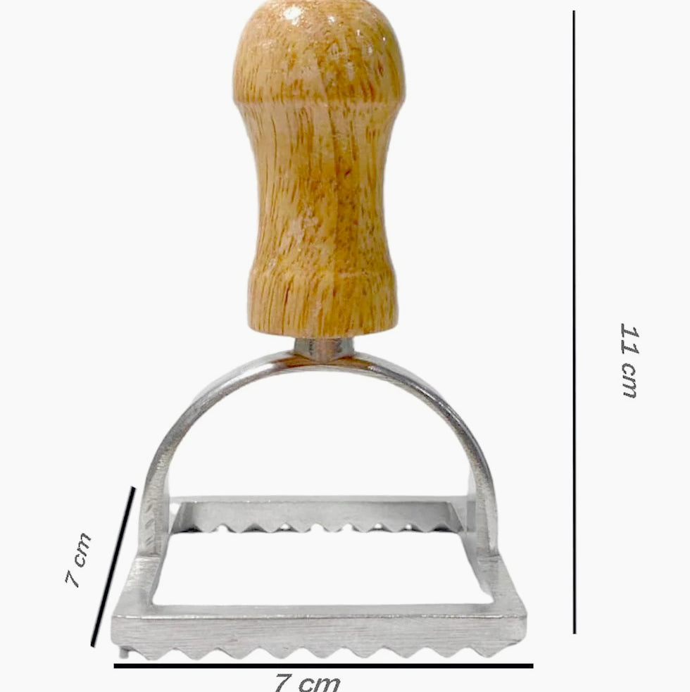 Stampo per ravioli in alluminio con manico in legno – Format: 7x7 cm e 3,5x3,5 cm