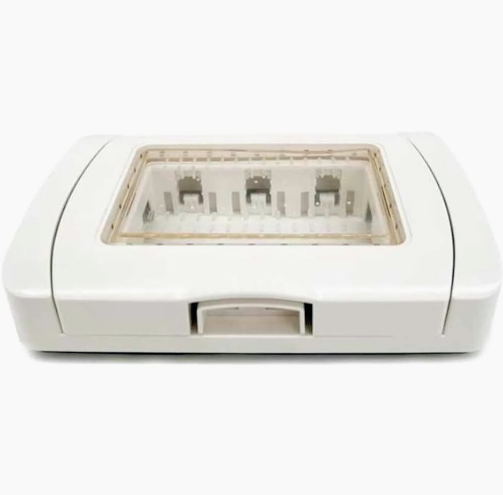 Placca idrobox IP55 4 posti con coperchio bianco, compatibile Matix