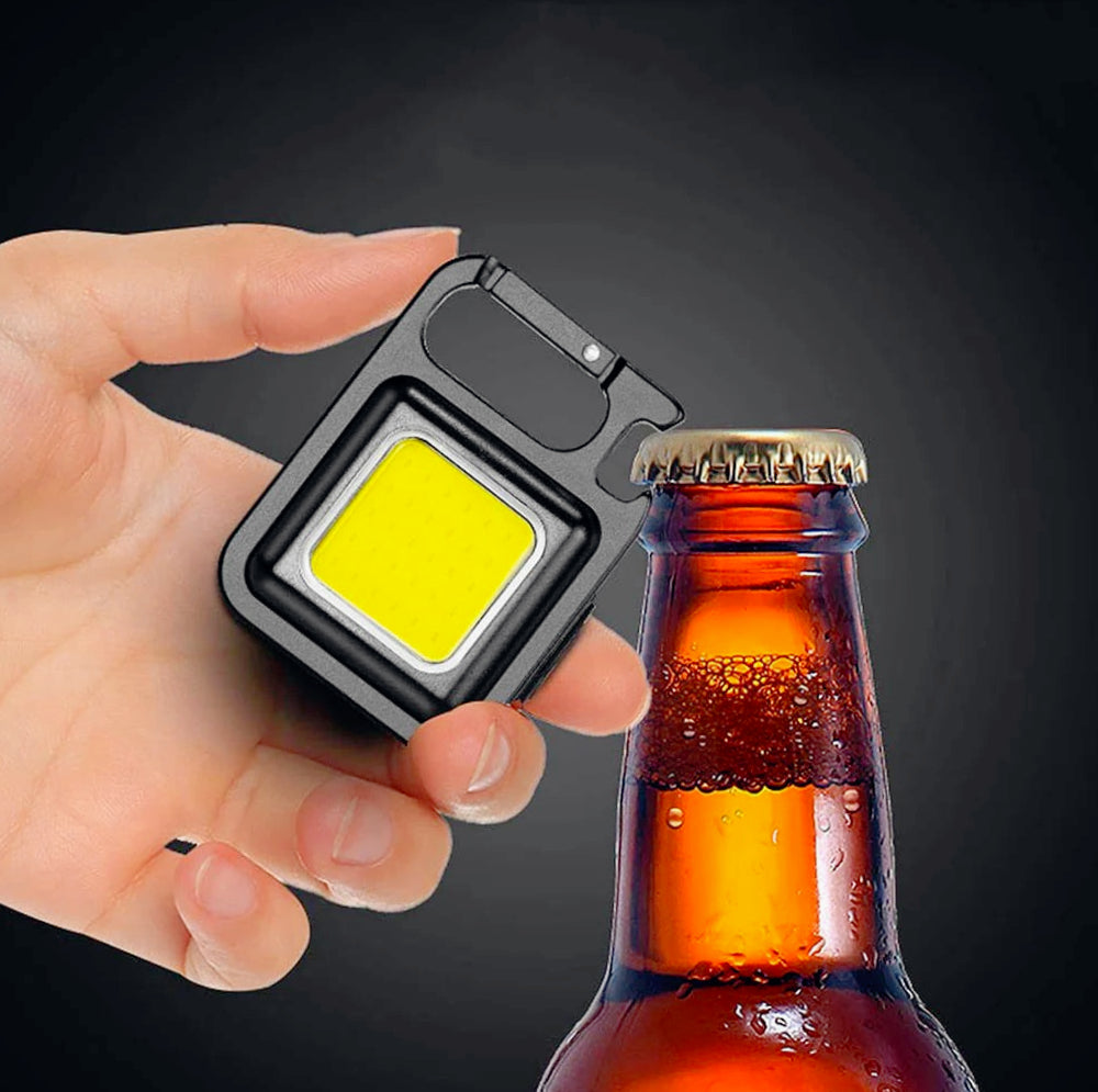 Torcia LED 3IN1 – 3 modalità di luce, portachiavi, calamitata e apribottiglia