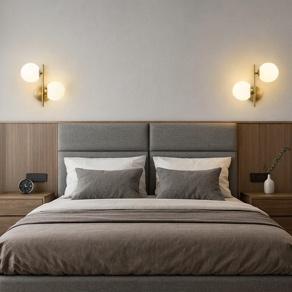 Applique da parete in metallo bronzo con due sfere opache e attacco G9 - ambraled