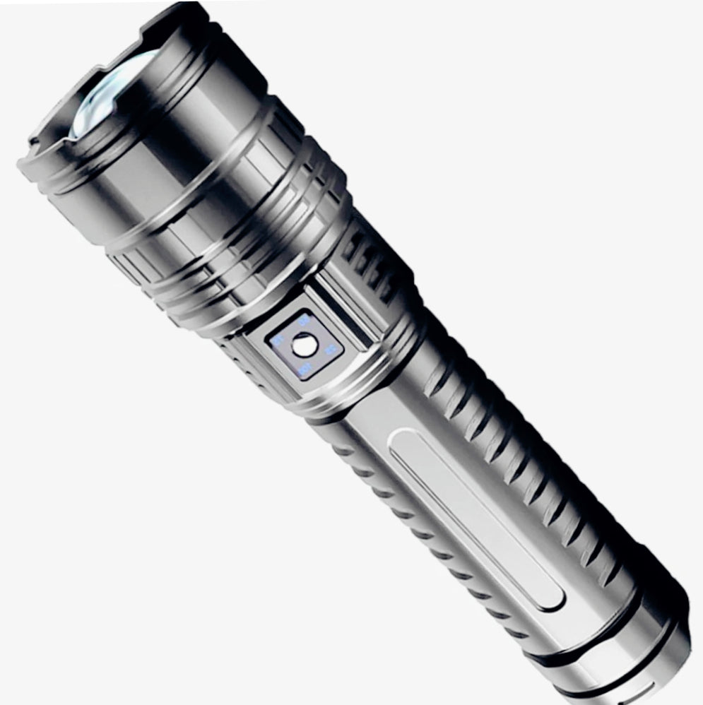 Torcia LED 600 metri – Zoom ricaricabile, 3 luminosità, modalità lampeggiante e tracolla