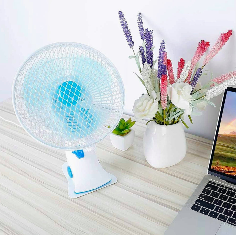 Ventilatore da tavolo a 2 velocità 30W – Oscillante con 3 pale, ideale per raffreddamento personale
