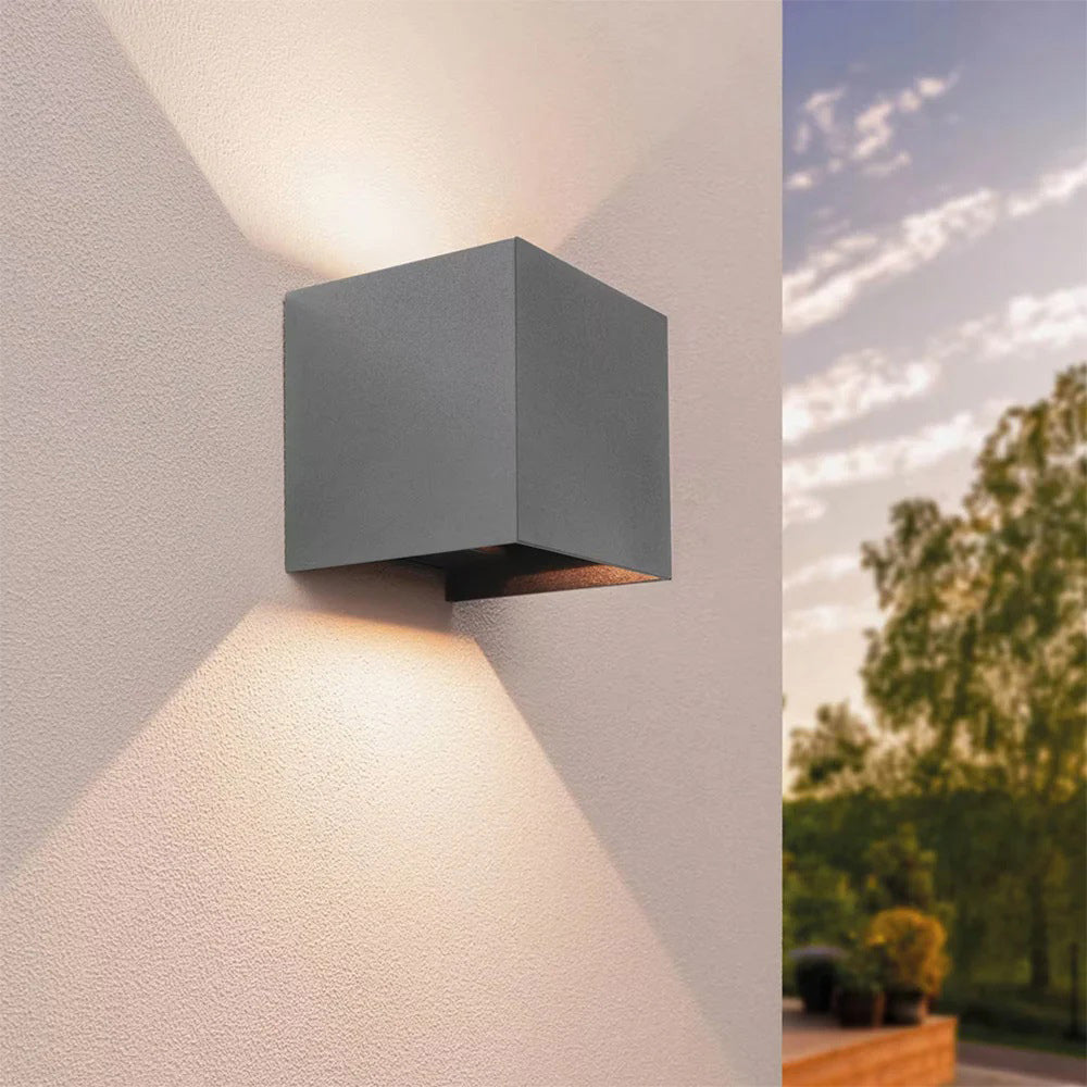 Applique a parete LED tecnologia CCT 12 W doppia emissione luce IP65 - ambraled