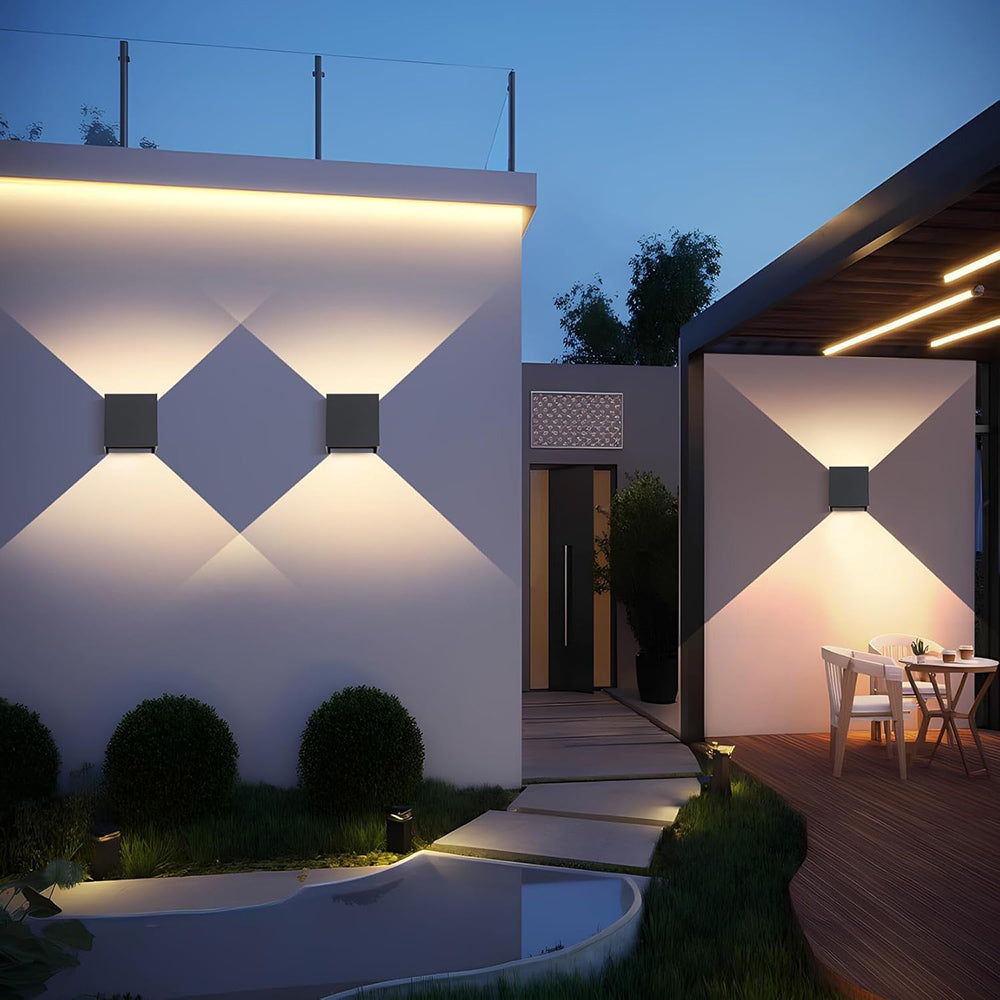 Applique a parete LED tecnologia CCT 12 W doppia emissione luce IP65 - ambraled