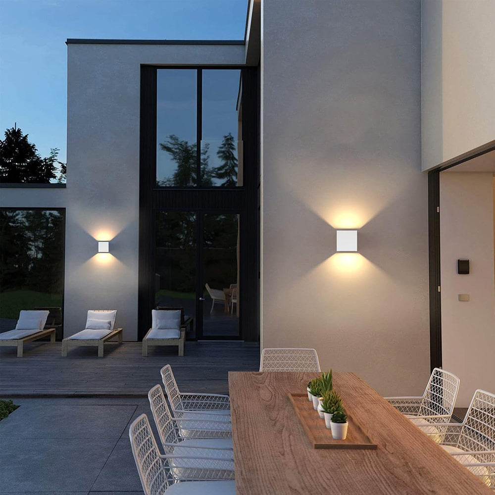 Applique a parete LED tecnologia CCT 12 W doppia emissione luce IP65 - ambraled