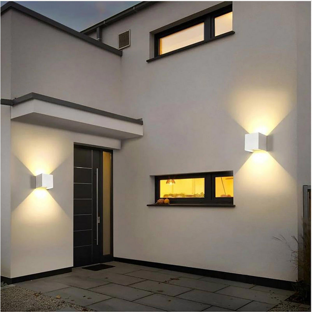 Applique a parete LED tecnologia CCT 12 W doppia emissione luce IP65 - ambraled