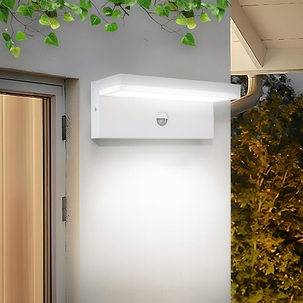 Applique per esterno 10 watt con sensore PIR di movimento IP54