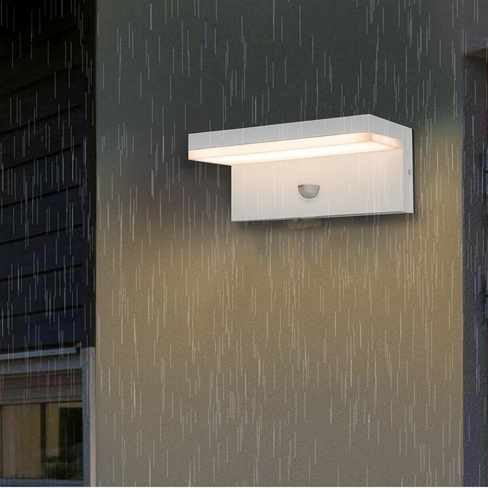 Applique per esterno 10 watt con sensore PIR di movimento IP54