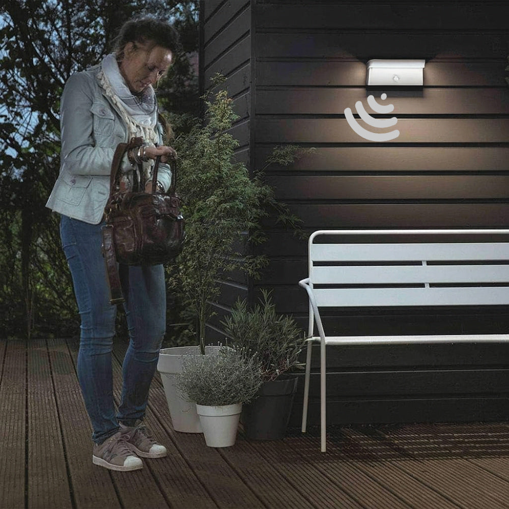 Applique per esterno 10 watt con sensore PIR di movimento IP54