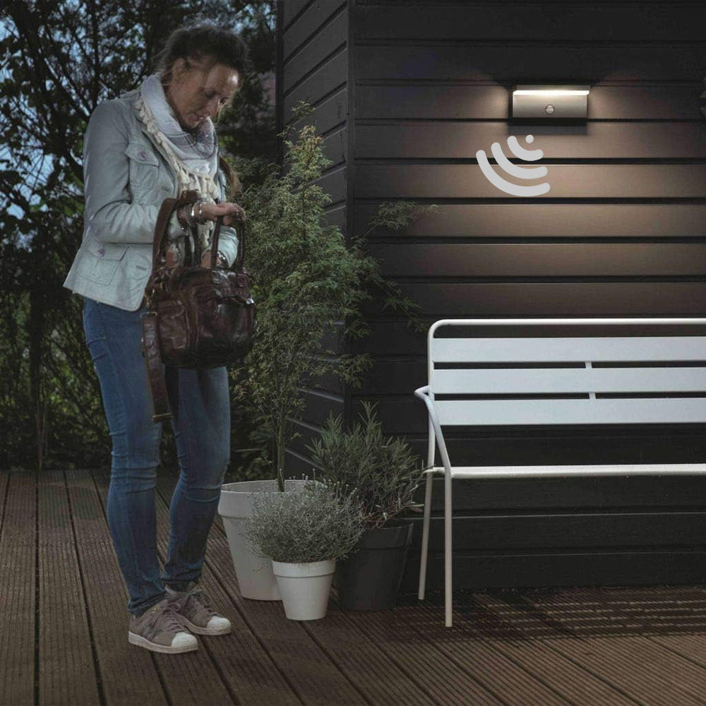 Applique per esterno 10 watt con sensore PIR di movimento IP54
