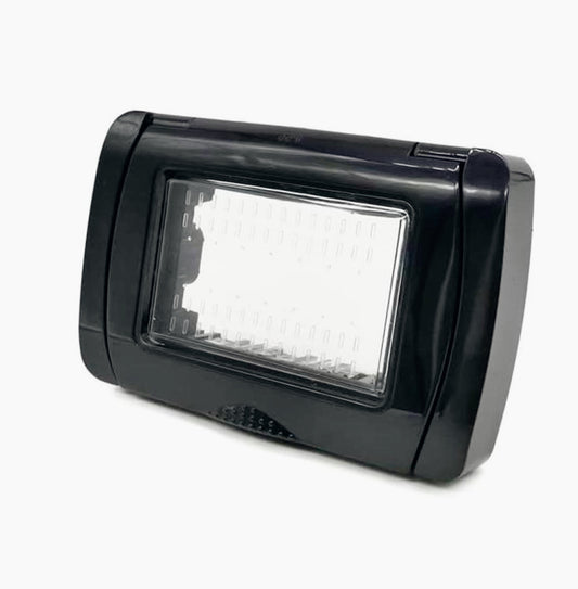 Placca idrobox IP55 nera 4 posti, compatibile Living Light International