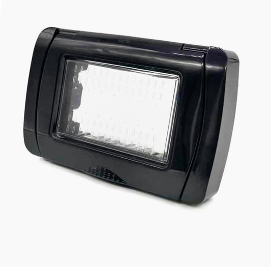 Placca idrobox IP55 3 posti con coperchio nero, compatibile Matix
