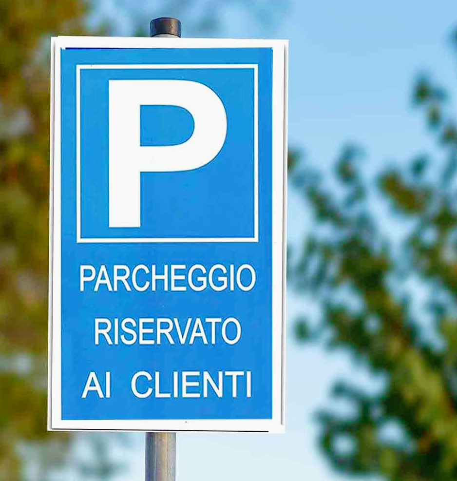 Cartello parcheggio riservato plastificato 30.5x20cm con biadesivo - ambraled