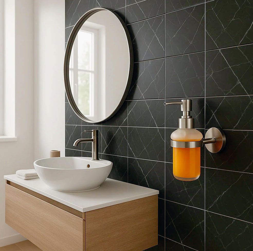 Dispenser sapone Aria – acciaio satinato e vetro satinato - ambraled