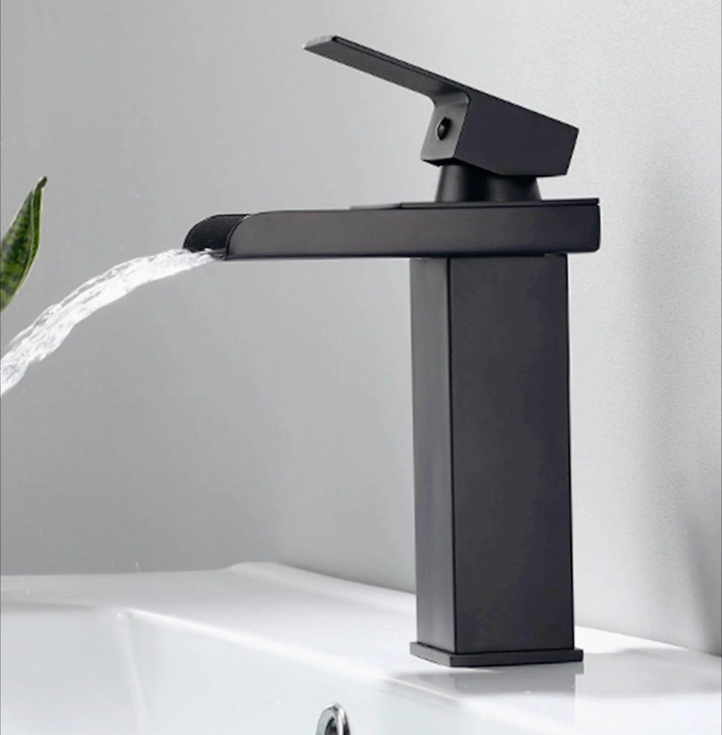 Miscelatore lavabo nero – canna alta/bassa modello Cascata - ambraled