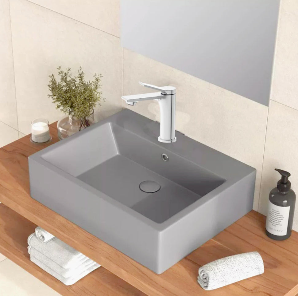 Rubinetto per lavabo bagno modello Sky, cromato lucido in ottone - design stilizzato