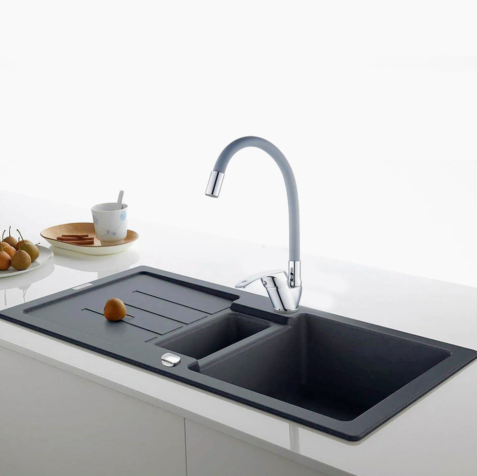 Rubinetto per cucina a canna alta con ugello in silicone flessibile orientabile - design moderno e versatile
