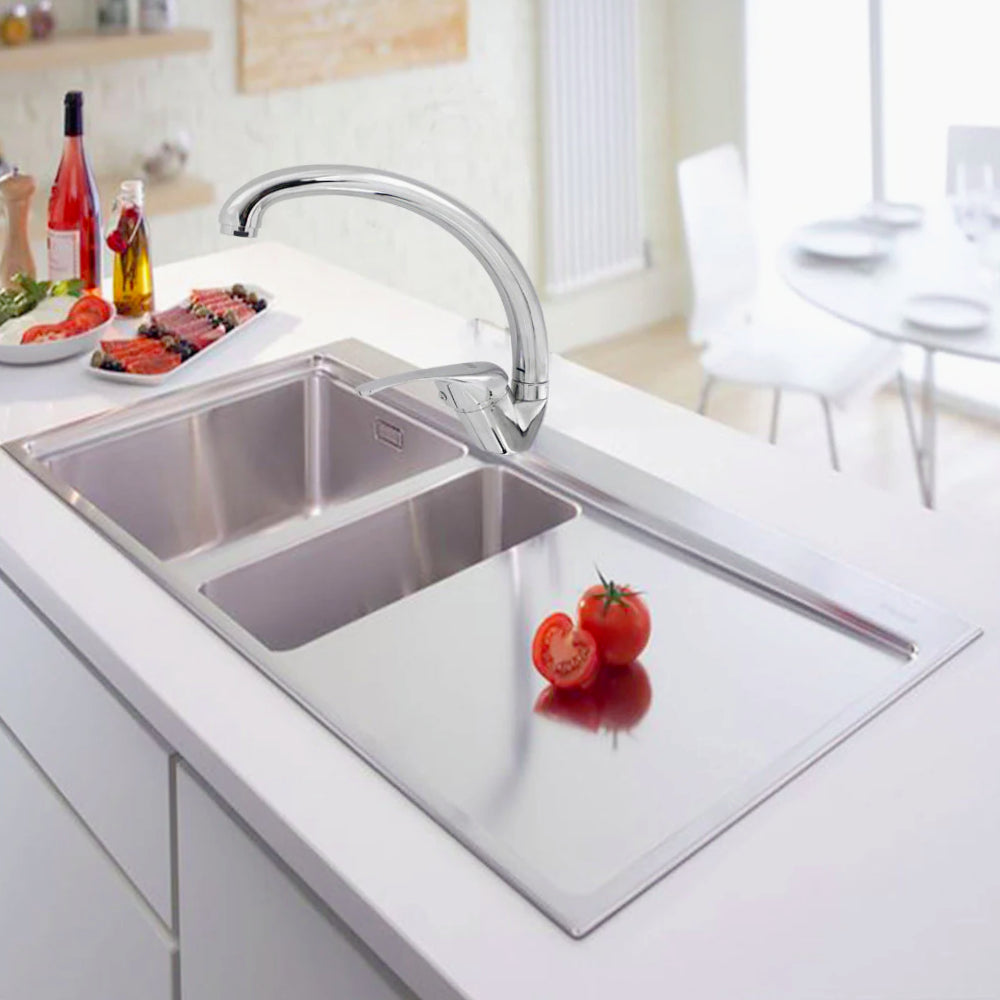 Rubinetto da cucina a canna alta curva in cromato lucido, miscelatore - funzionale e di tendenza