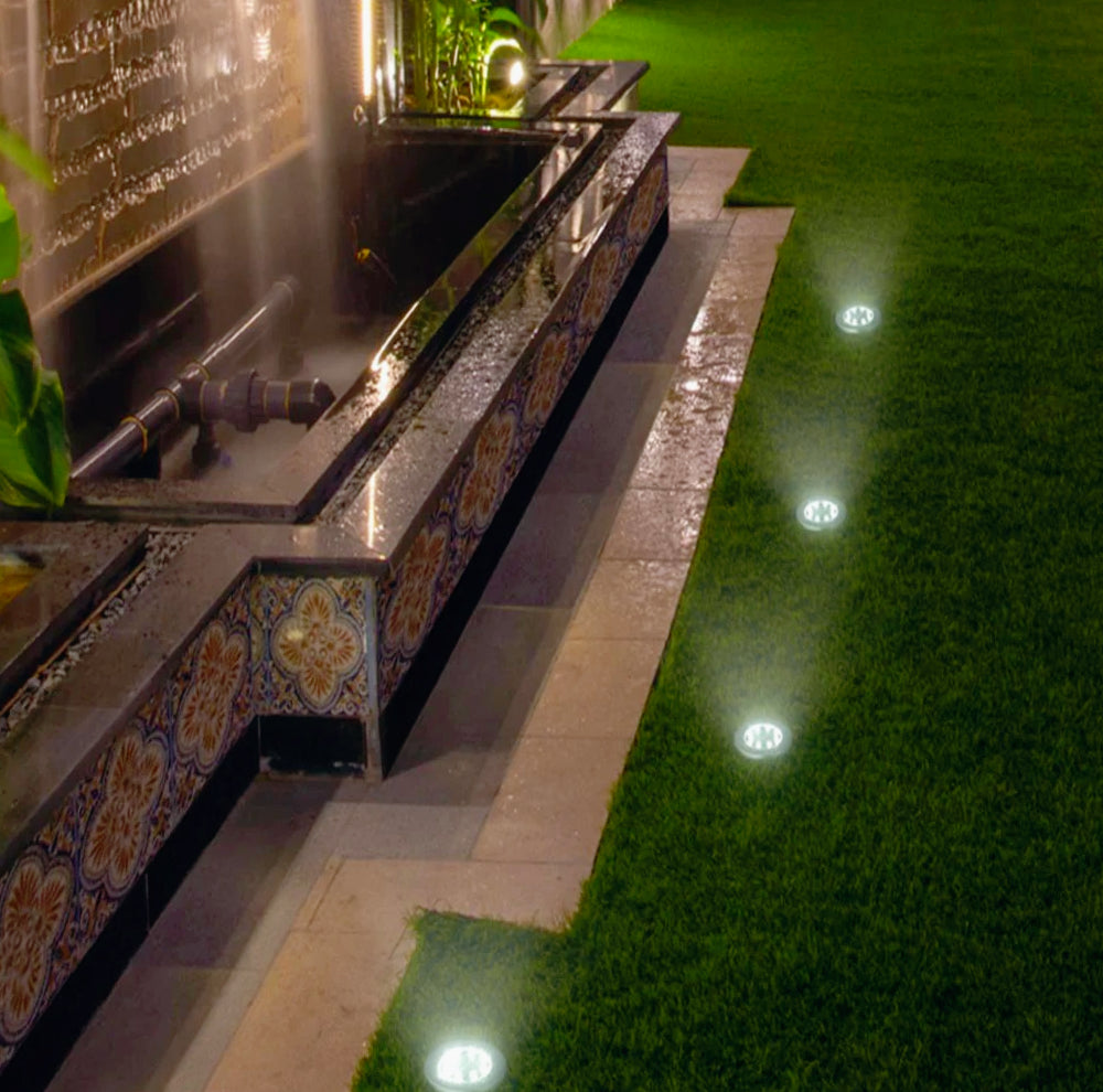 Faretto solare LED 4 picchetti – giardino IP65 luce bianca - ambraled