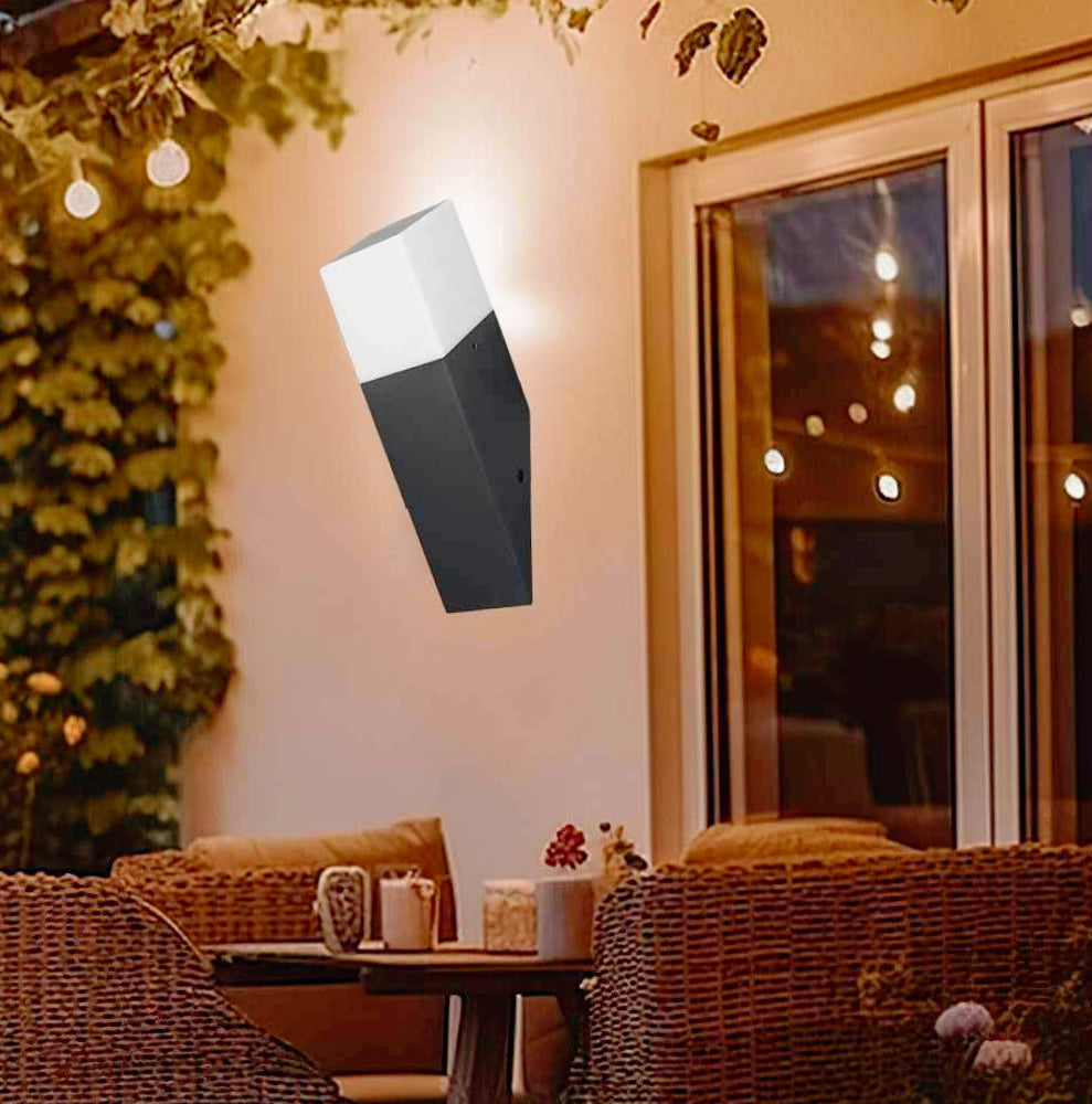 Applique a muro obliqua per esterni – Attacco E27, per balcone e terrazzo, protezione IP44 - ambraled