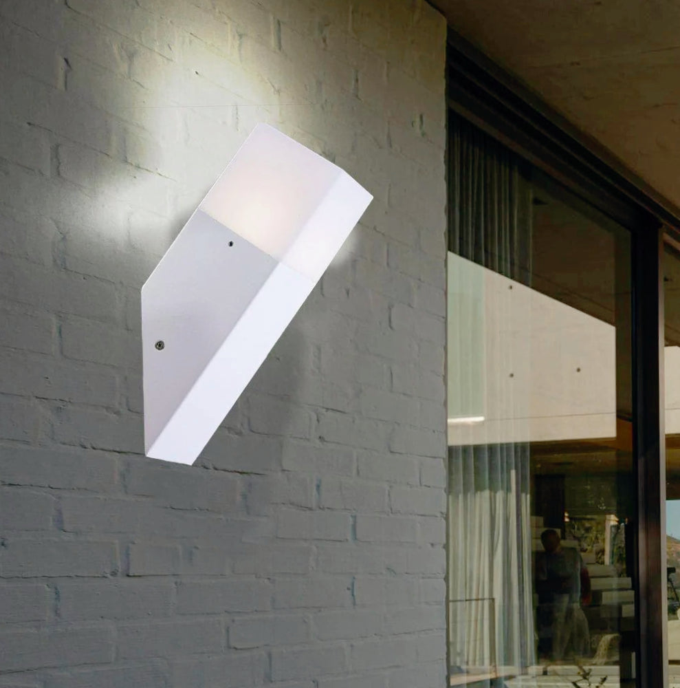 Applique a muro obliqua per esterni – Attacco E27, per balcone e terrazzo, protezione IP44 - ambraled