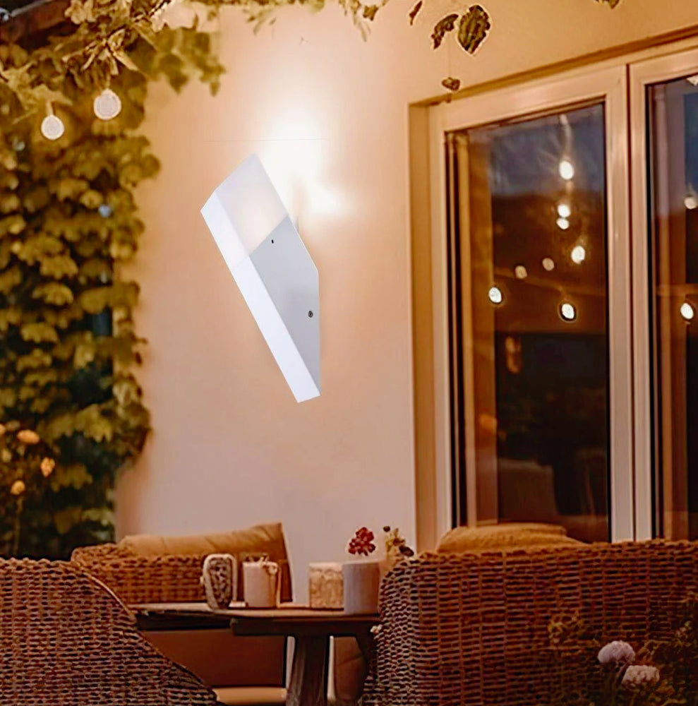 Applique a muro obliqua per esterni – Attacco E27, per balcone e terrazzo, protezione IP44 - ambraled