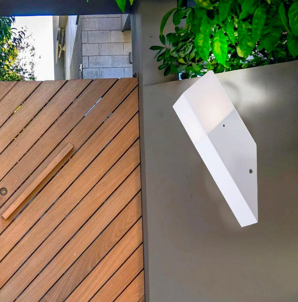 Applique a muro obliqua per esterni – Attacco E27, per balcone e terrazzo, protezione IP44 - ambraled