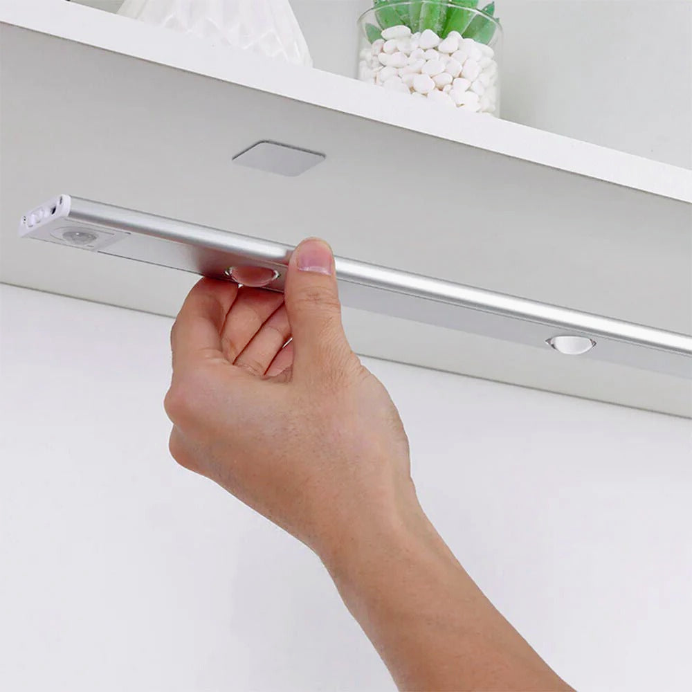 Sottopensile LED COB slim 20 – 60 cm, USB, sensore movimento, calamitato - ambraled
