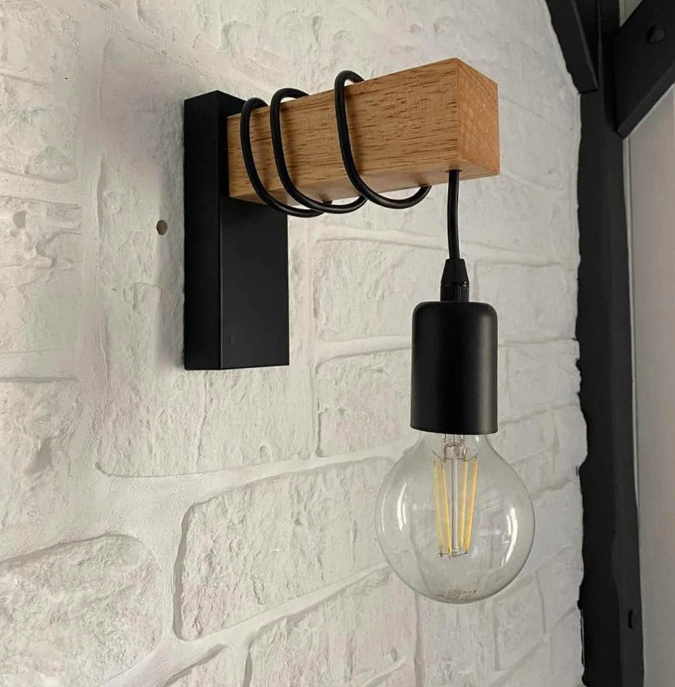 Applique da parete stile industriale – Realizzata in metallo e legno, attacco E27 - ambraled