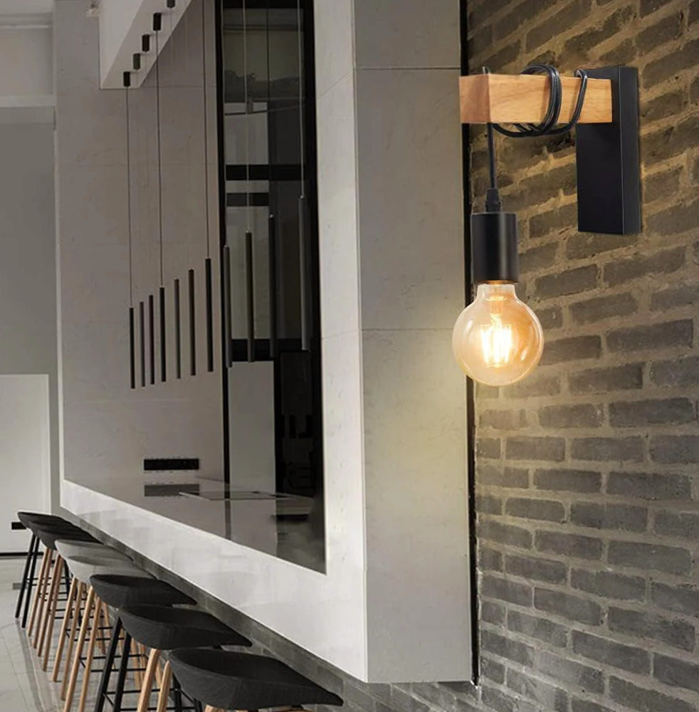 Applique da parete stile industriale – Realizzata in metallo e legno, attacco E27 - ambraled