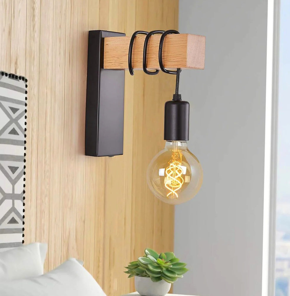 Applique da parete stile industriale – Realizzata in metallo e legno, attacco E27 - ambraled