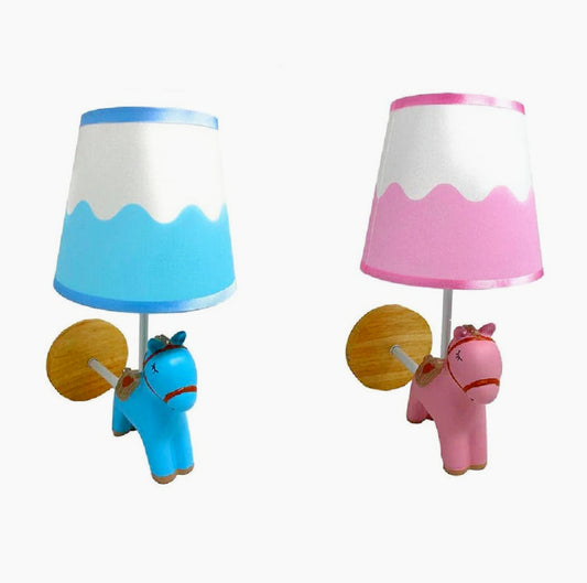 Applique murale a forma di cavallo in resina – Lampada E27 color rosa/celeste (stile lume decorativo) - ambraled