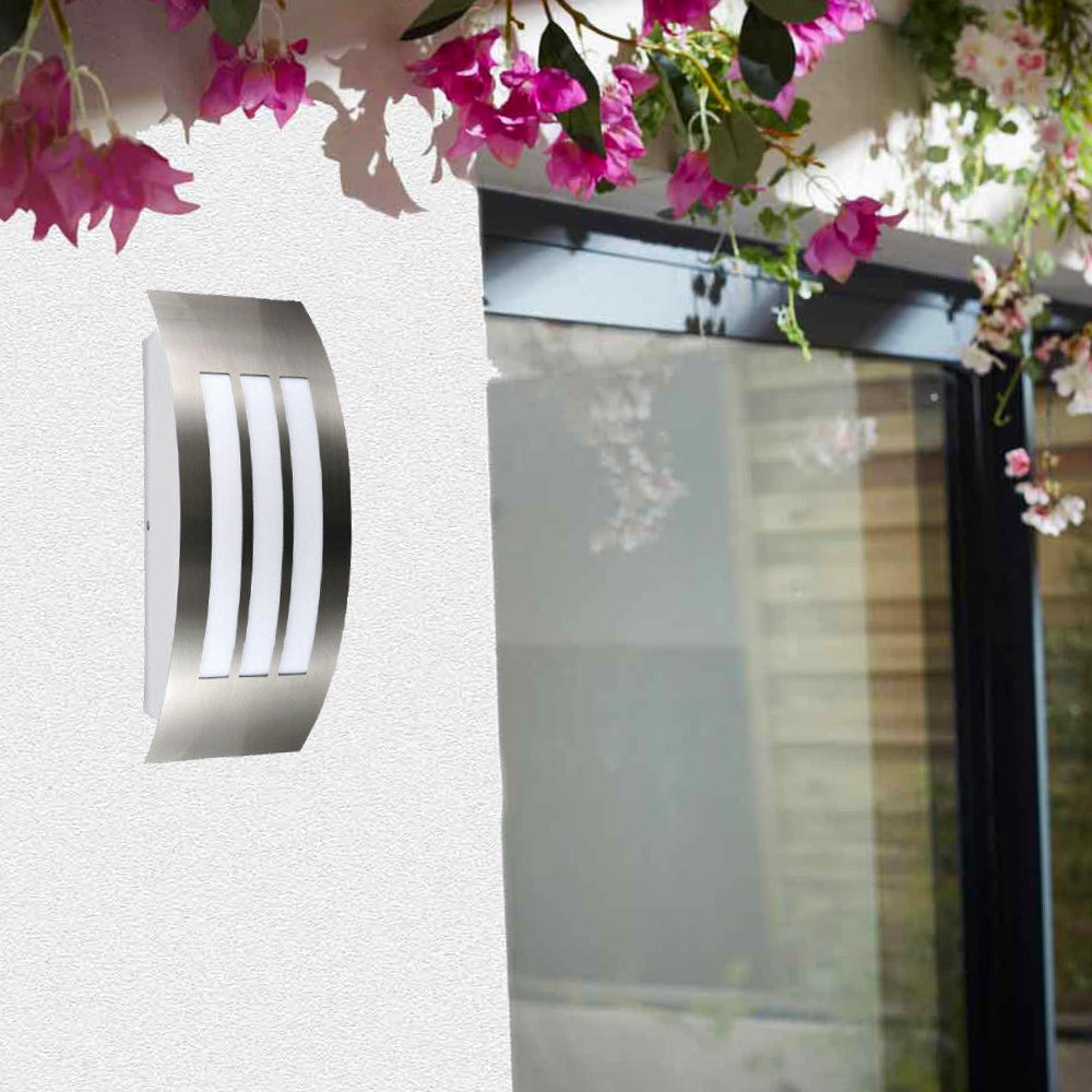 Applique in acciaio curvo per esterni E27 – Ideale per terrazzi e balconi, protezione IP44 - ambraled
