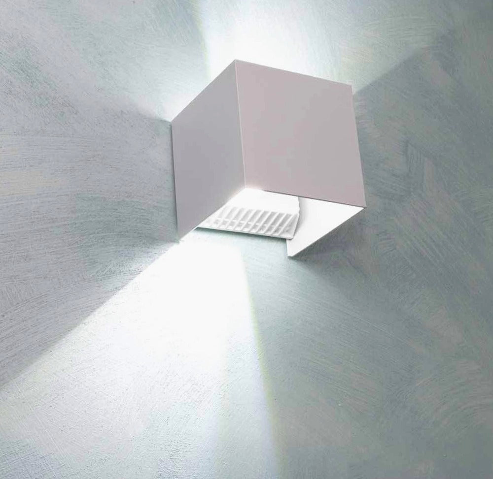 Applique LED a parete 22W – Illuminazione up & down, doppia emissione, protezione IP65 - ambraled