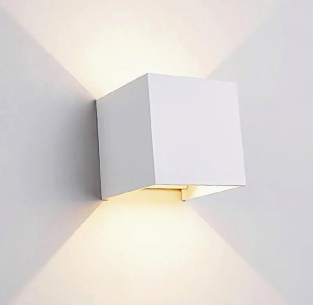 Applique LED a parete 22W – Illuminazione up & down, doppia emissione, protezione IP65 - ambraled