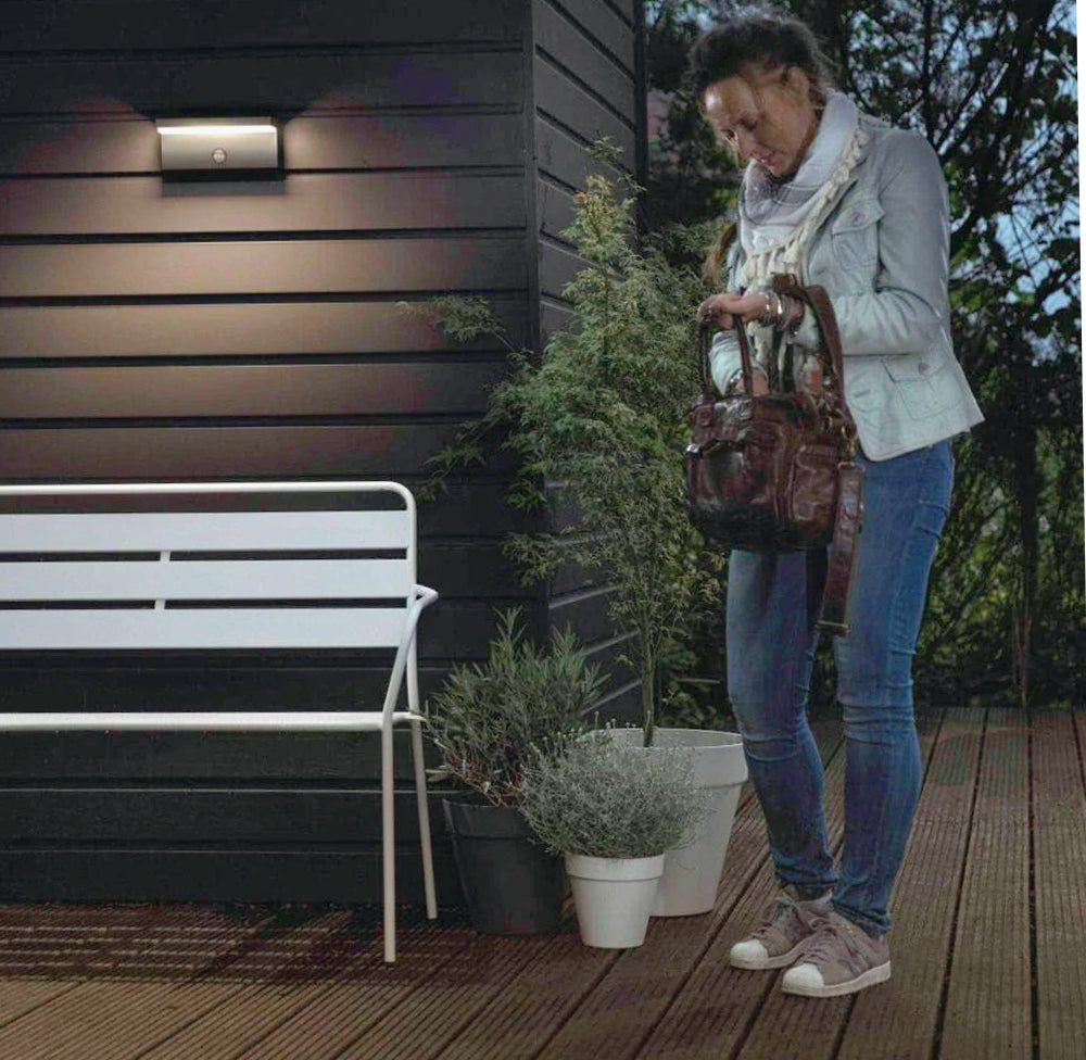 Lampada esterna 10W con sensore movimento PIR – Luce bianca 6500K, impermeabile IP54 - ambraled