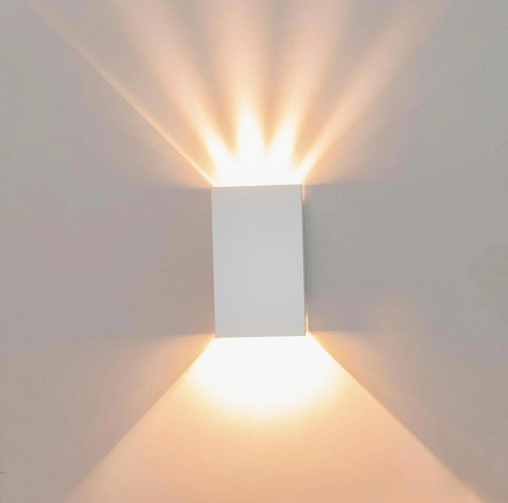 Applique LED esterna 10W doppio fascio di luce regolabile – Protezione IP65 - ambraled
