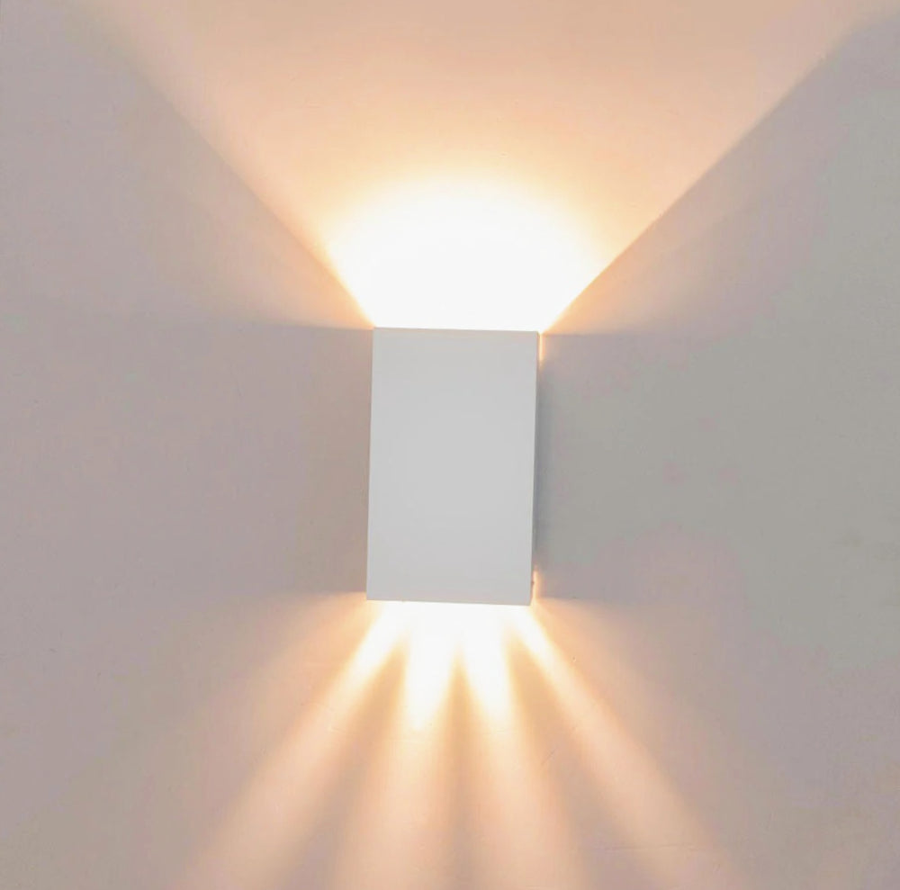 Applique LED esterna 10W doppio fascio di luce regolabile – Protezione IP65 - ambraled