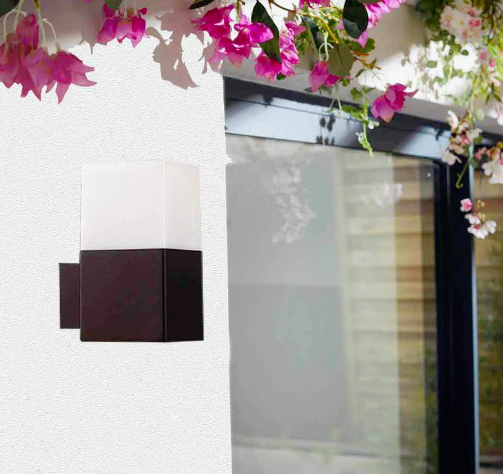 Lampada esterna in alluminio E27 – Impermeabile IP44, per facciate e balconi - ambraled
