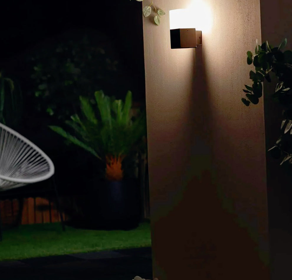 Lampada esterna in alluminio E27 – Impermeabile IP44, per facciate e balconi - ambraled