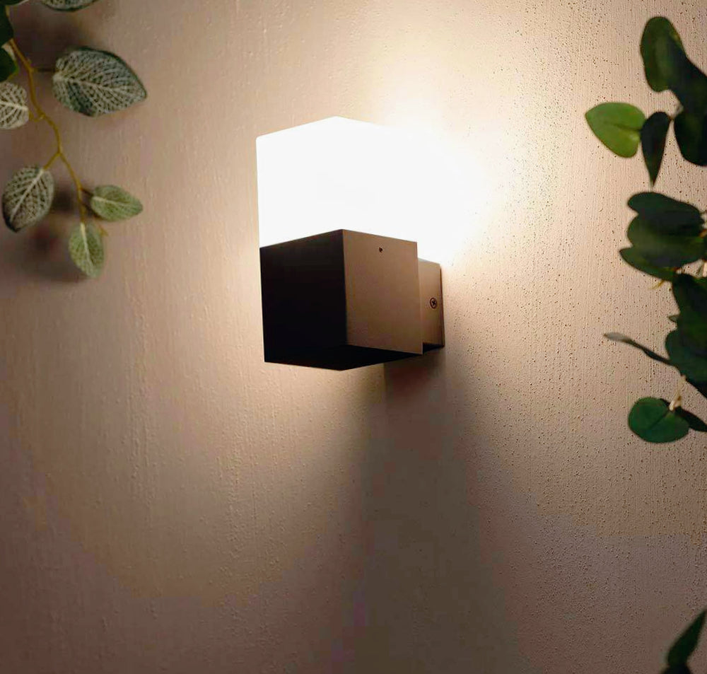 Lampada esterna in alluminio E27 – Impermeabile IP44, per facciate e balconi - ambraled