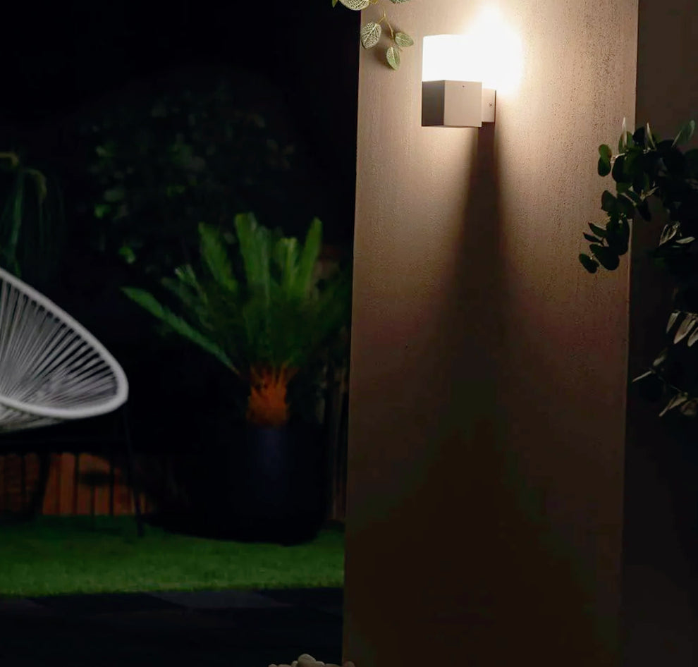 Lampada esterna in alluminio E27 – Impermeabile IP44, per facciate e balconi - ambraled