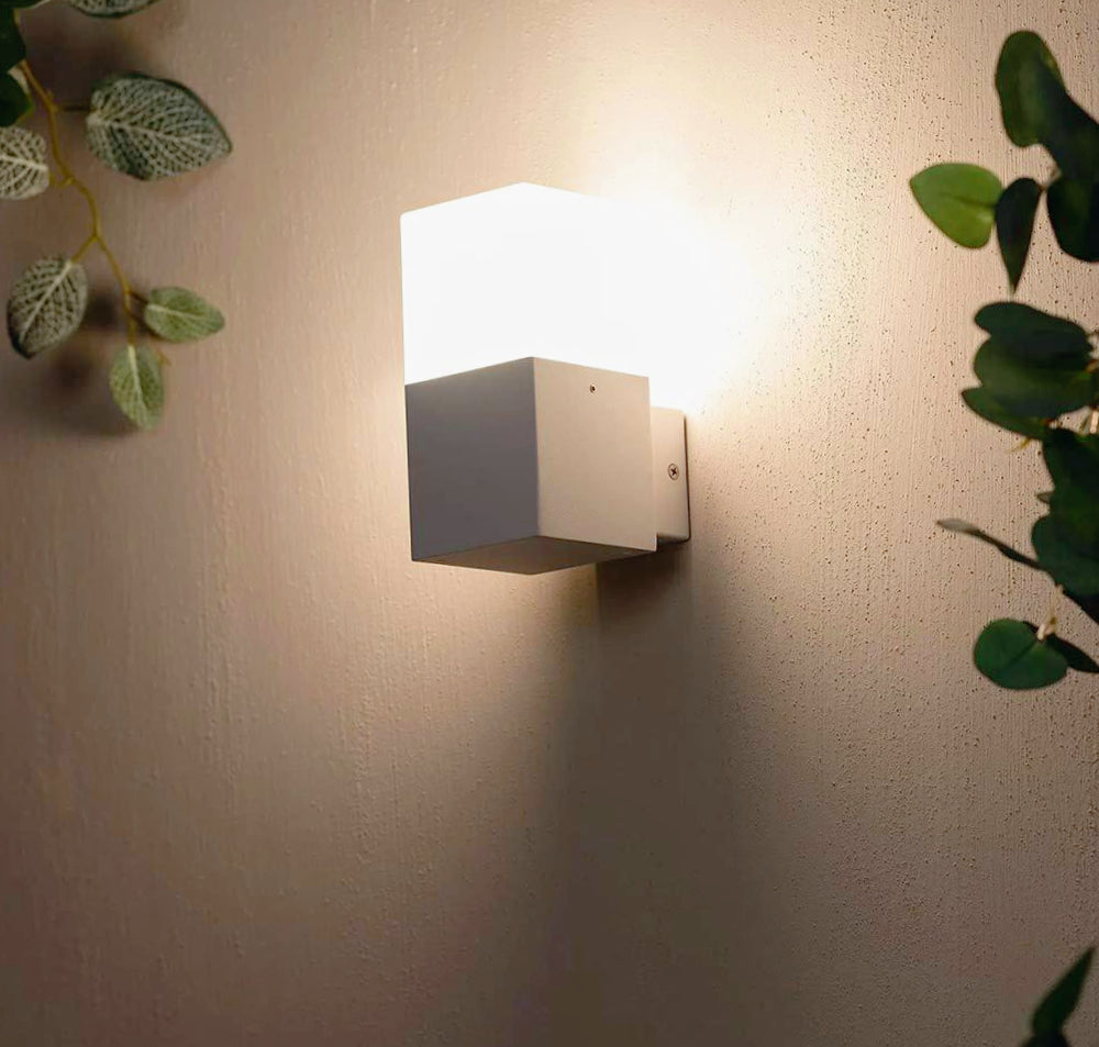 Lampada esterna in alluminio E27 – Impermeabile IP44, per facciate e balconi - ambraled